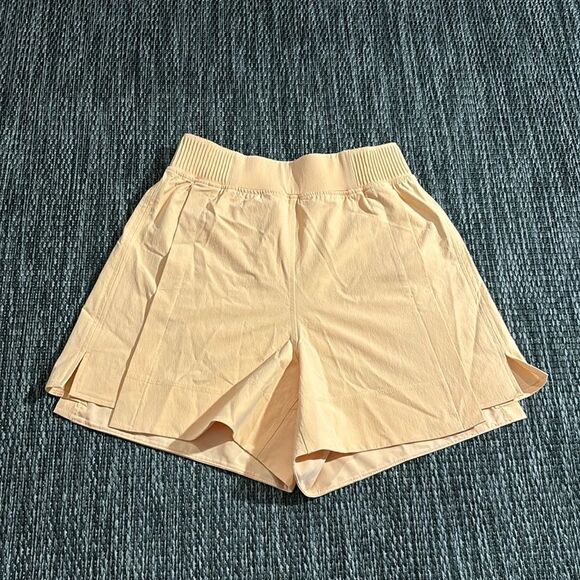 Stretch Woven Relaxed-Fit High-Rise Short 4" - Picture 1 of 9